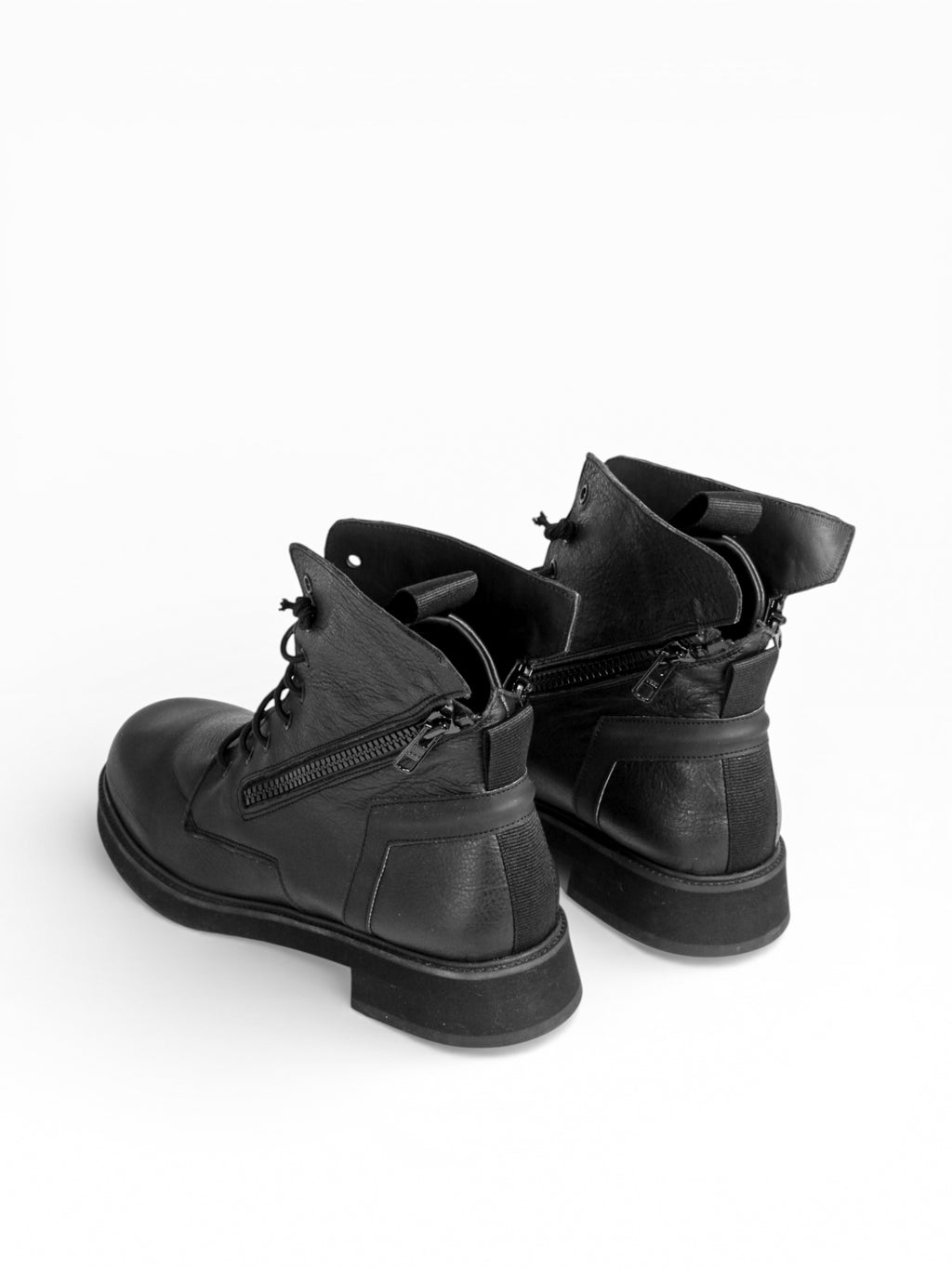 BIC BLACK LEATHER BLACK SOLE