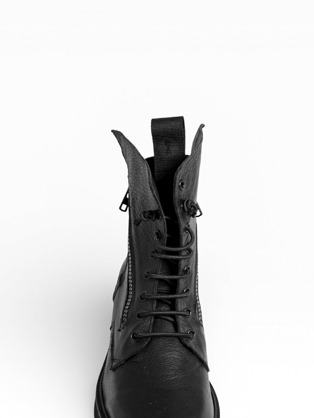 BIC BLACK LEATHER BLACK SOLE