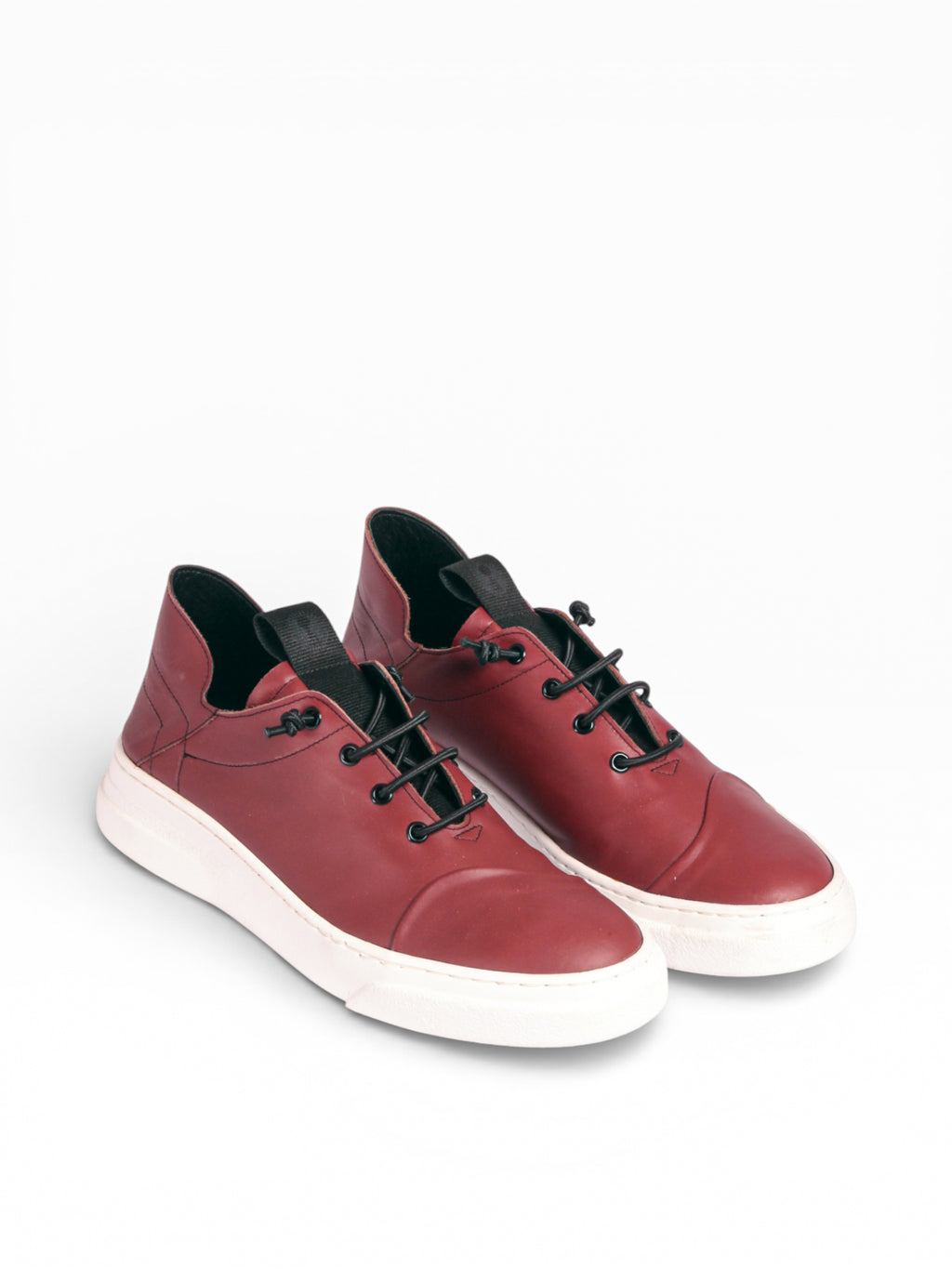 Französischer Herren-Sneaker aus rotem Leder mit weißem Boden - GIF