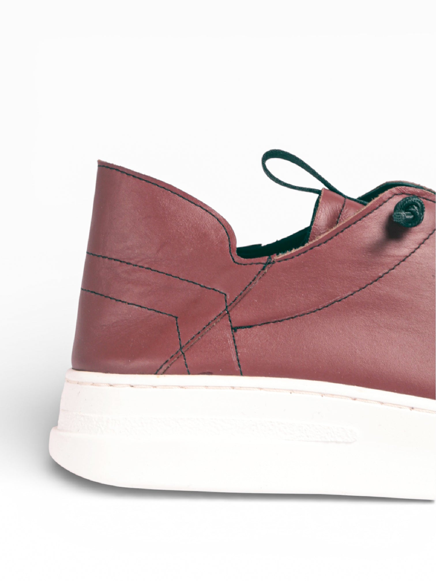 Französischer Herren-Sneaker aus rotem Leder mit weißem Boden - GIF