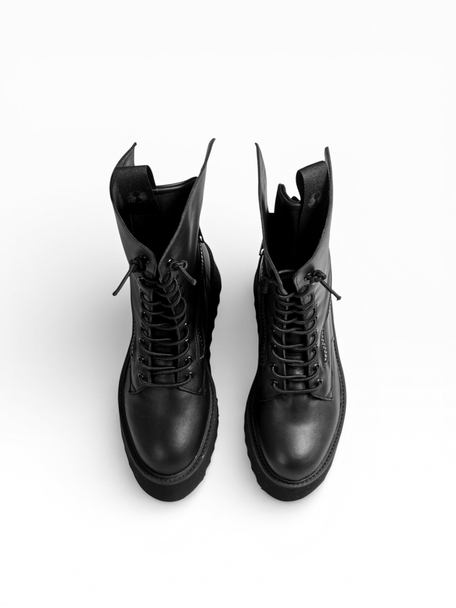 PAOLA - Black leather black sole