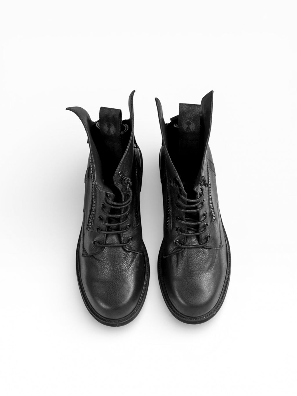 BIC BLACK LEATHER BLACK SOLE