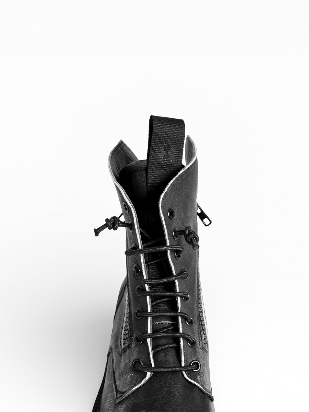 DOC ACID BLACK LEATHER BLACK SOLE