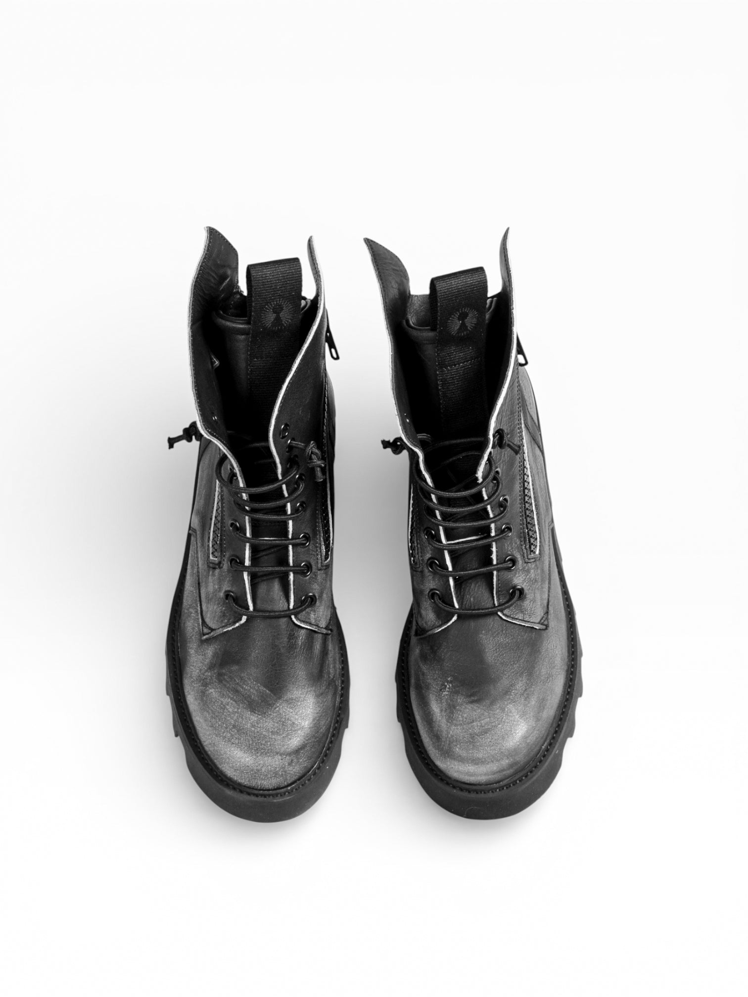 DOC ACID BLACK LEATHER BLACK SOLE