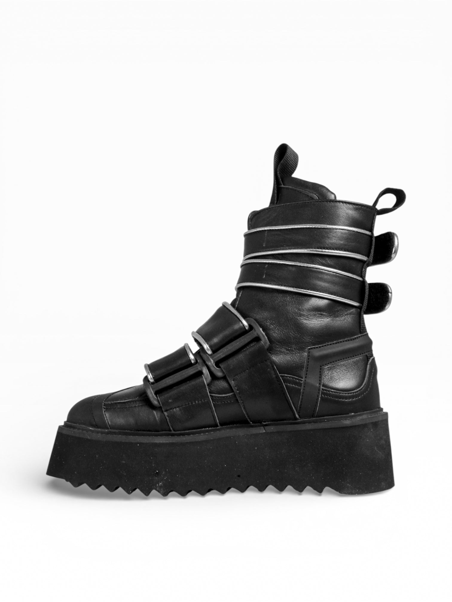 BURNING BLACK LEATHER BLACK SOLE