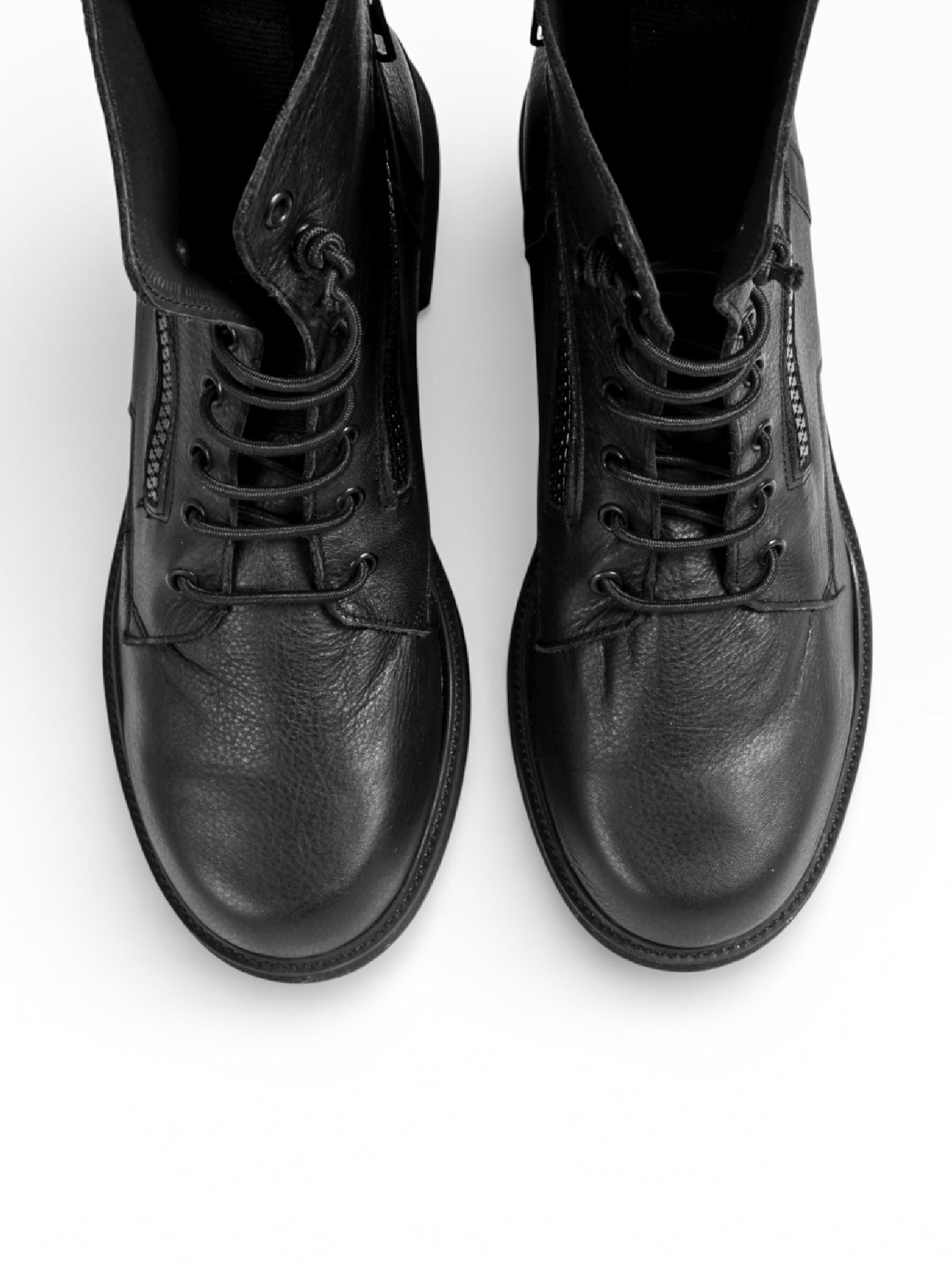 BIC BLACK LEATHER BLACK SOLE