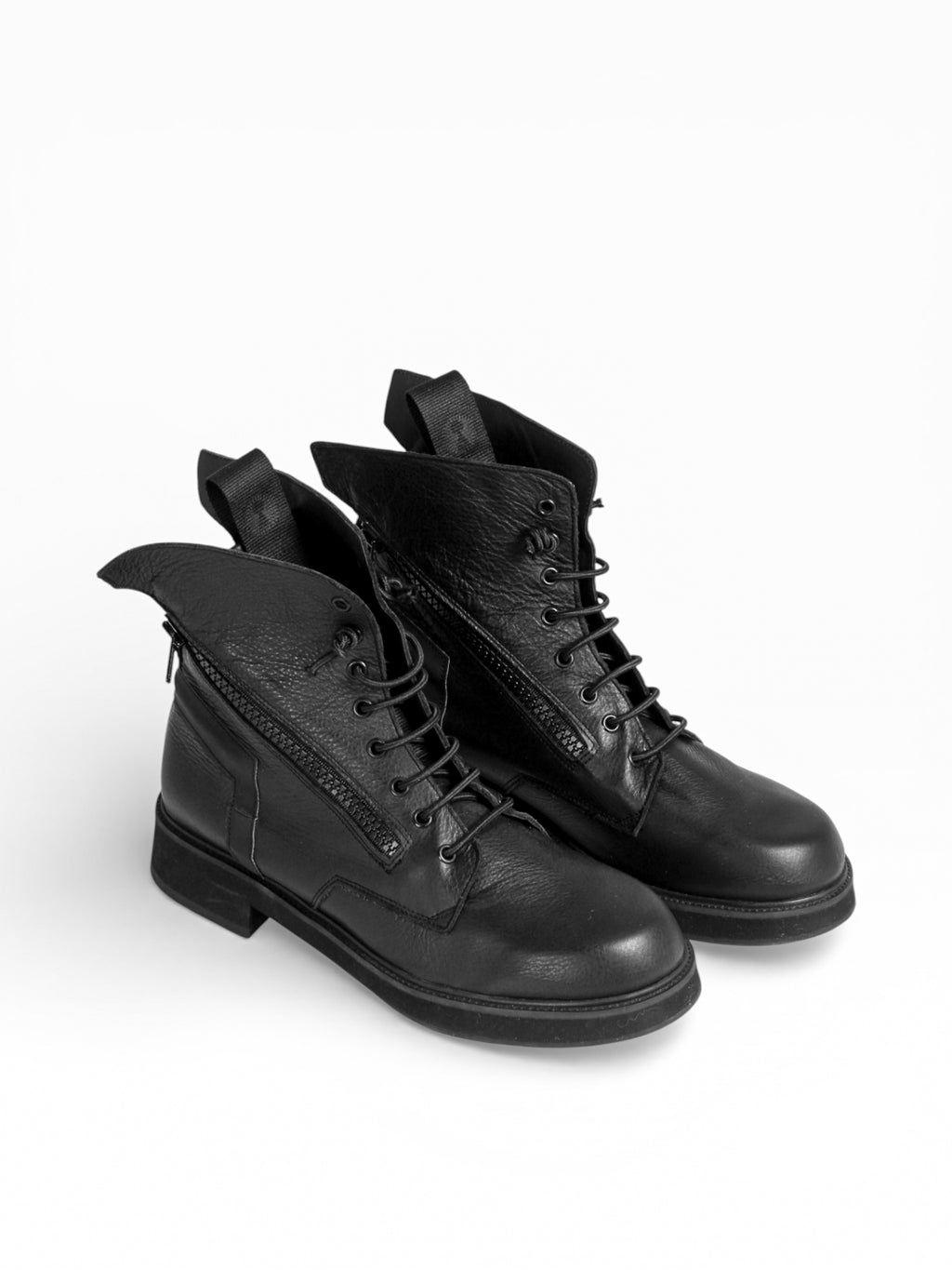 BIC BLACK LEATHER BLACK SOLE