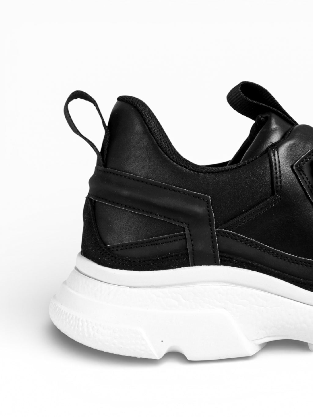 PULSAR BLACK LEATHER WHITE SOLE