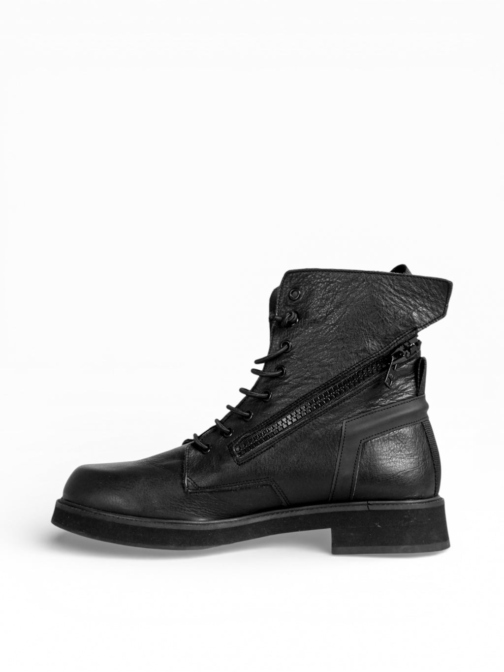 BIC BLACK LEATHER BLACK SOLE