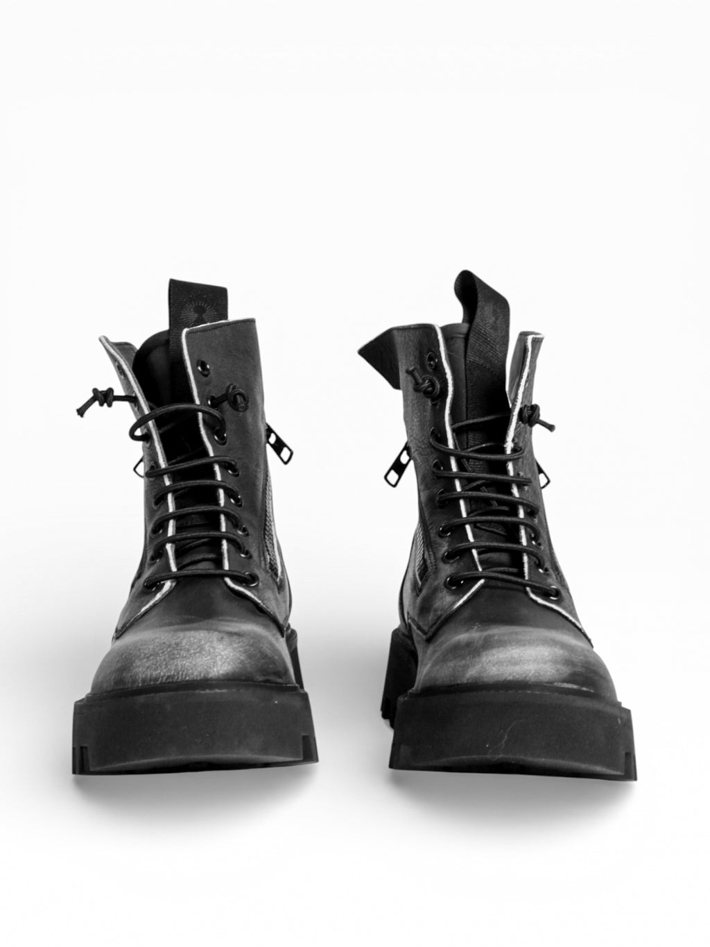 DOC ACID BLACK LEATHER BLACK SOLE