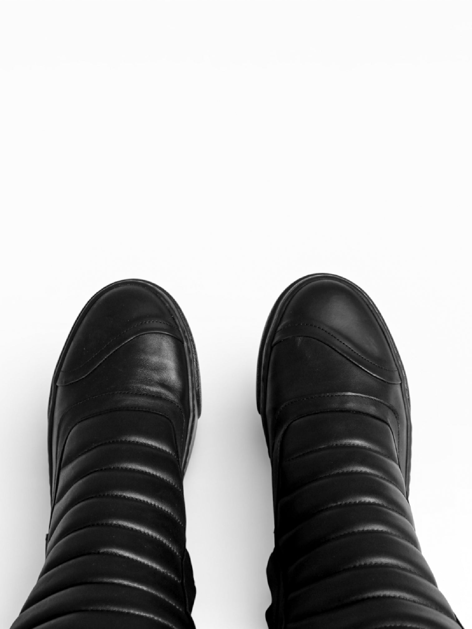 MOTO - Black leather black sole