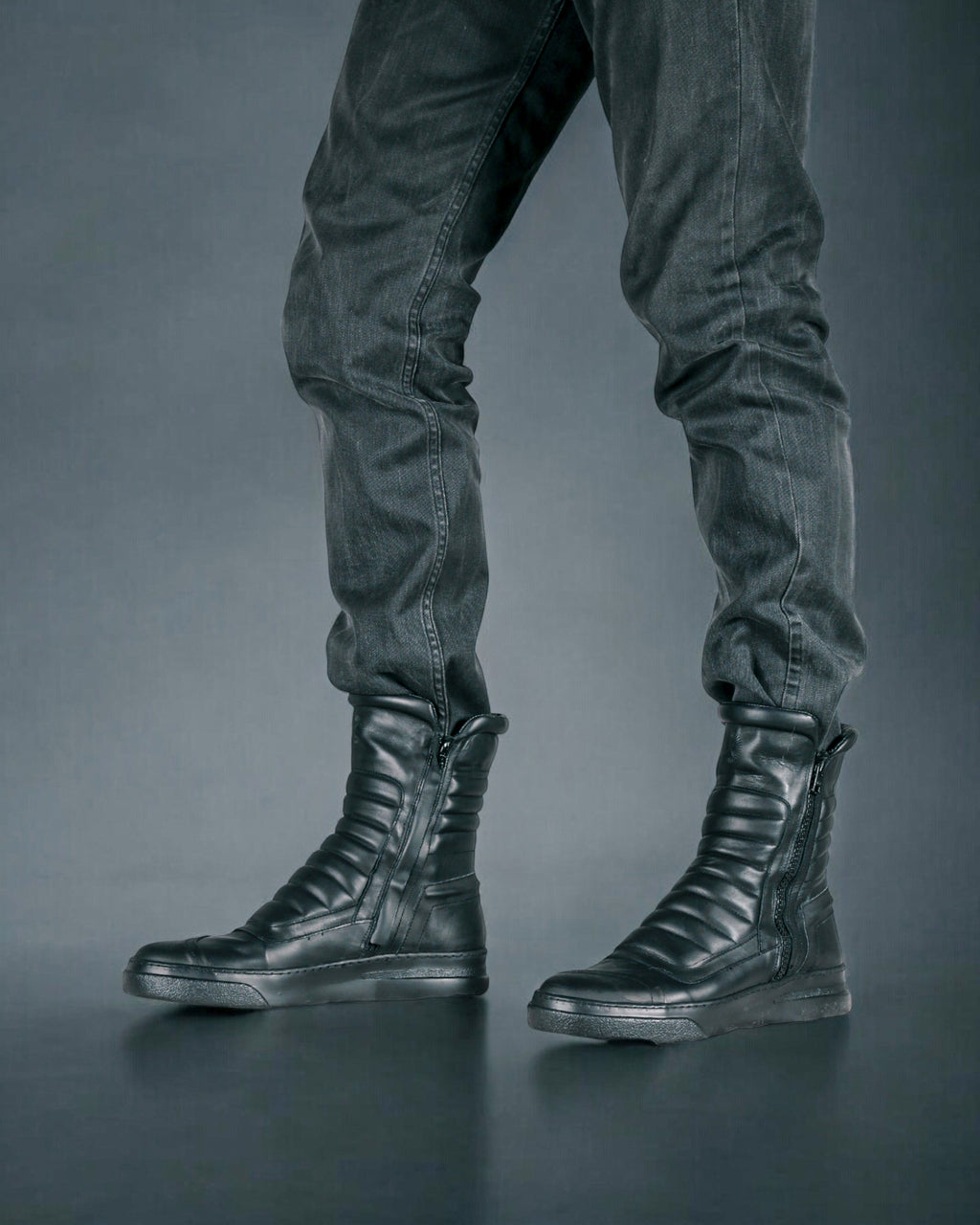 MOTO - Black leather black sole