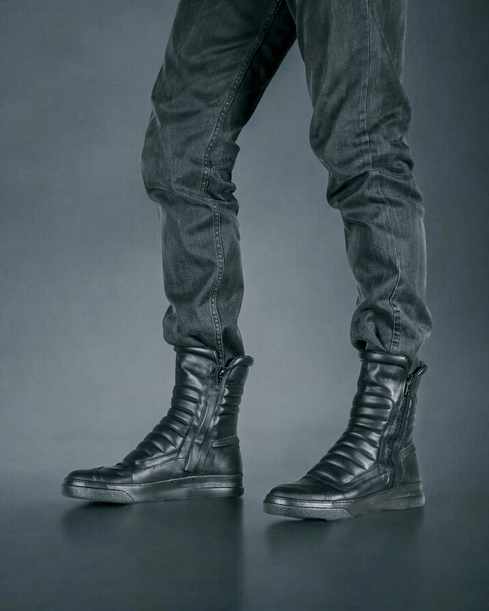 MOTO - Black leather black sole