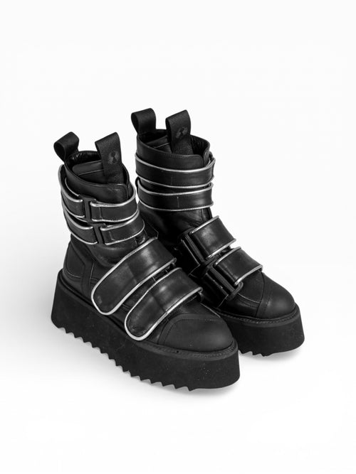 BURNING BLACK LEATHER BLACK SOLE