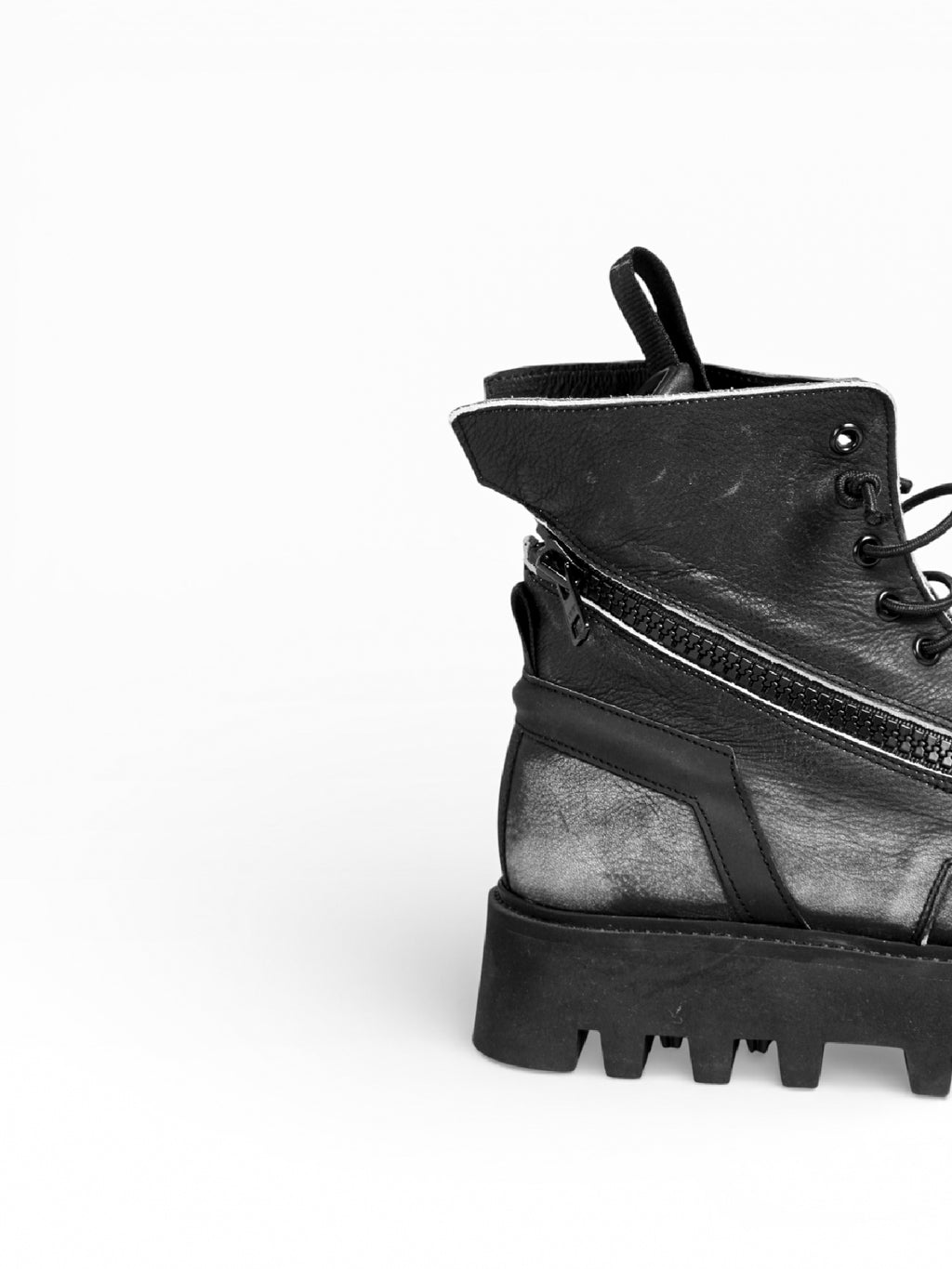 DOC ACID BLACK LEATHER BLACK SOLE