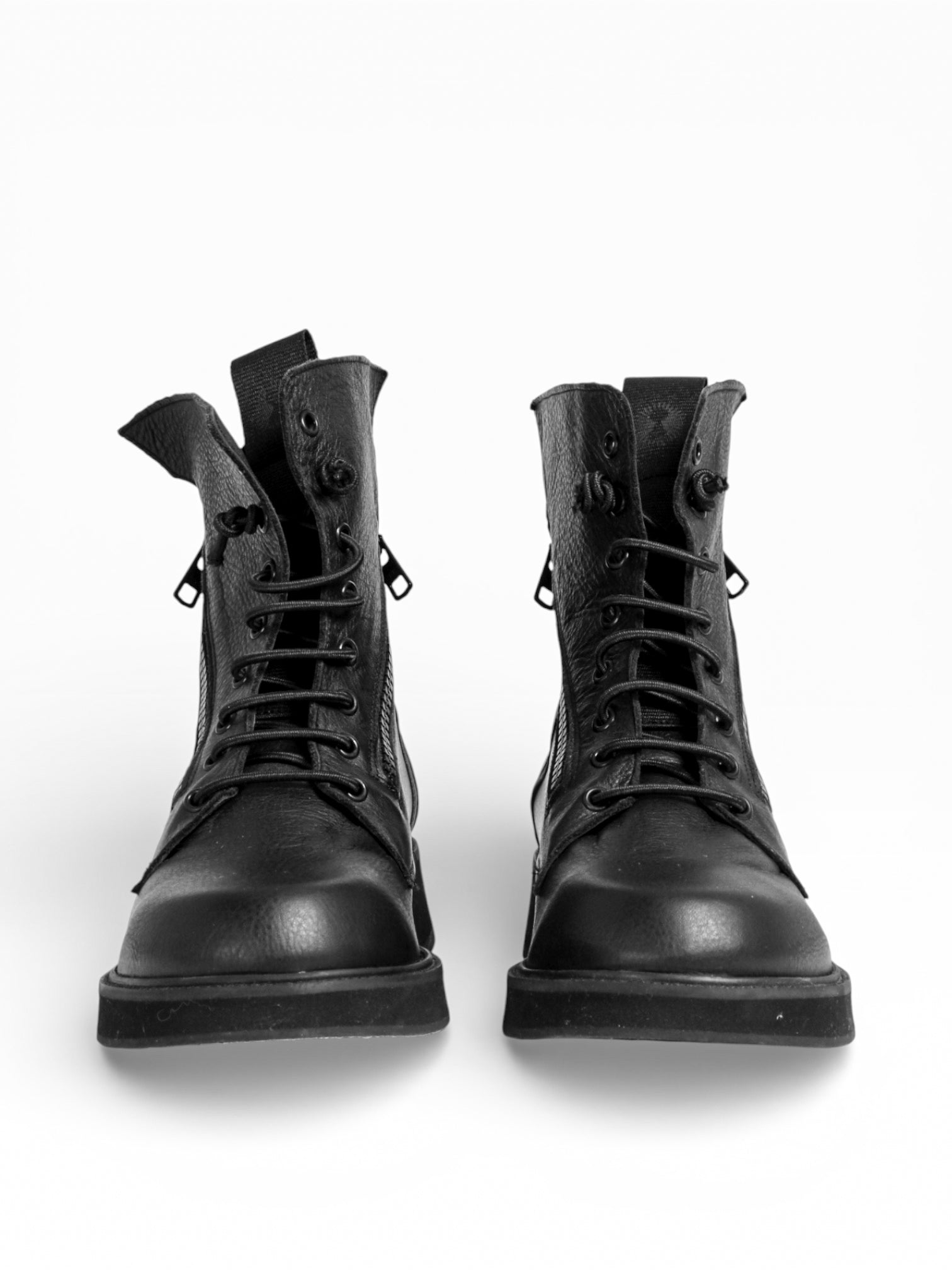 BIC BLACK LEATHER BLACK SOLE