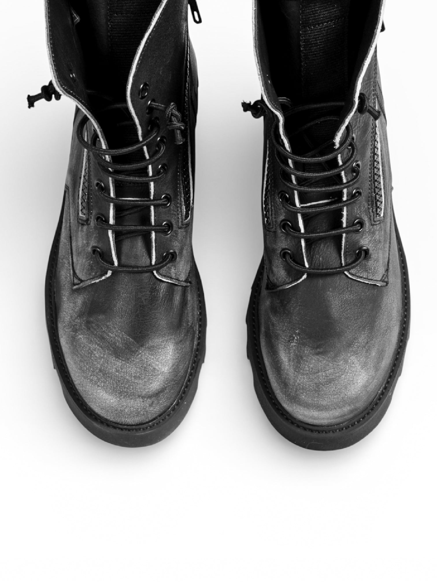 DOC ACID BLACK LEATHER BLACK SOLE