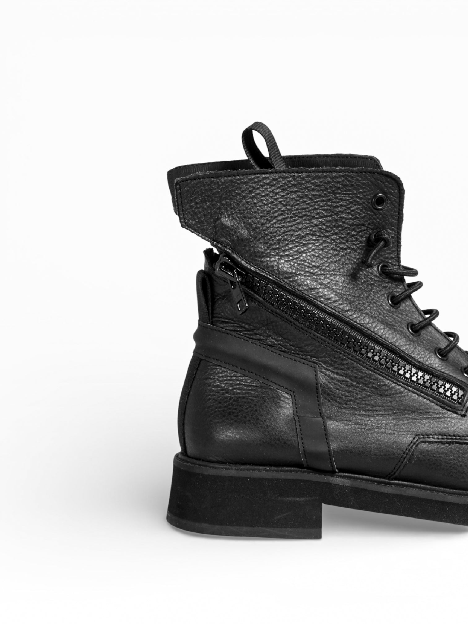 BIC BLACK LEATHER BLACK SOLE