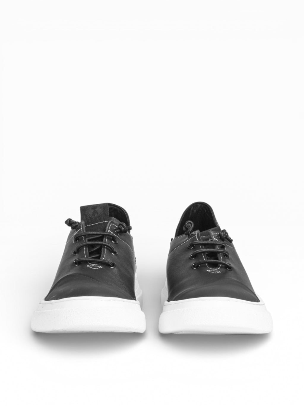 French Slip-on Herren Sneaker aus schwarzem Leder und weißem Boden - GIF