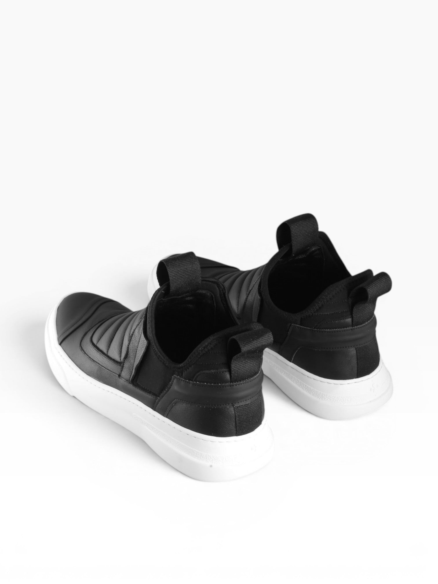 Sneaker slip on uomo in pelle nera fondo bianco - DAMPER