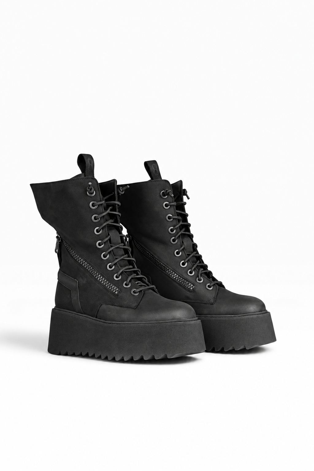 PAOLA – Schwarze Nubuk-Schnürstiefelette mit Plateausohle