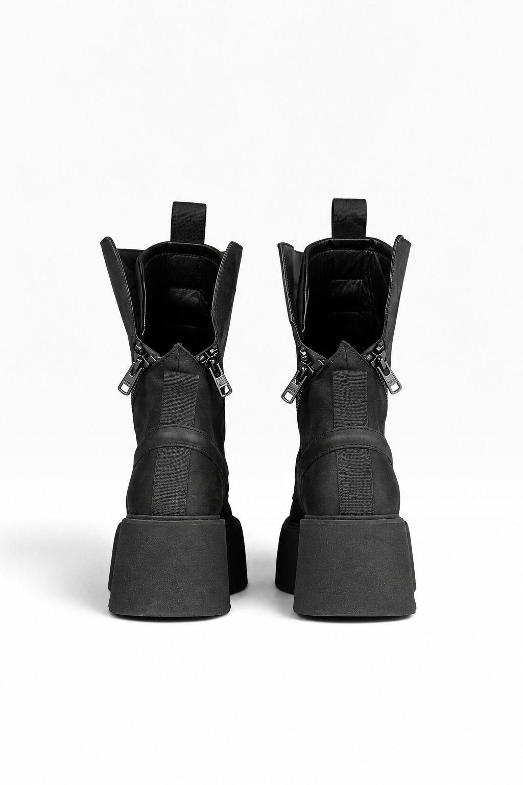 PAOLA – Schwarze Nubuk-Schnürstiefelette mit Plateausohle