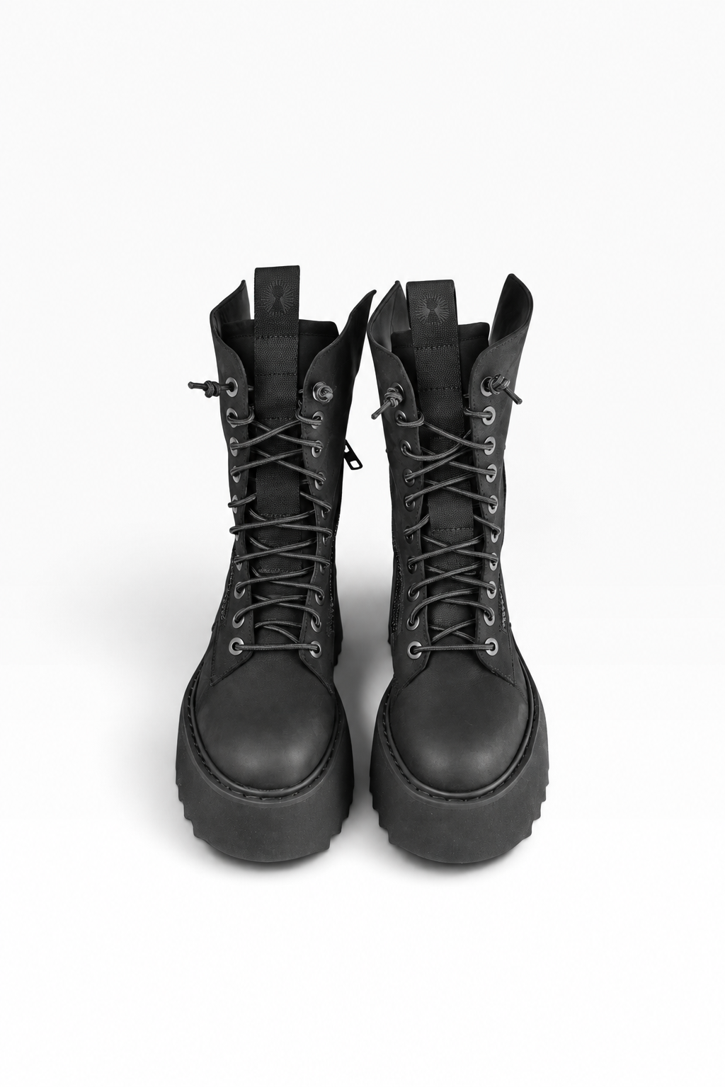 PAOLA – Schwarze Nubuk-Schnürstiefelette mit Plateausohle